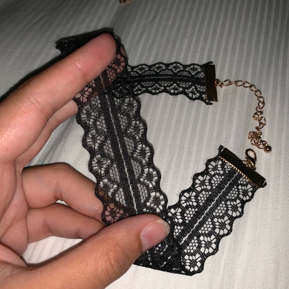 BLACK LACE F21 CHOKER